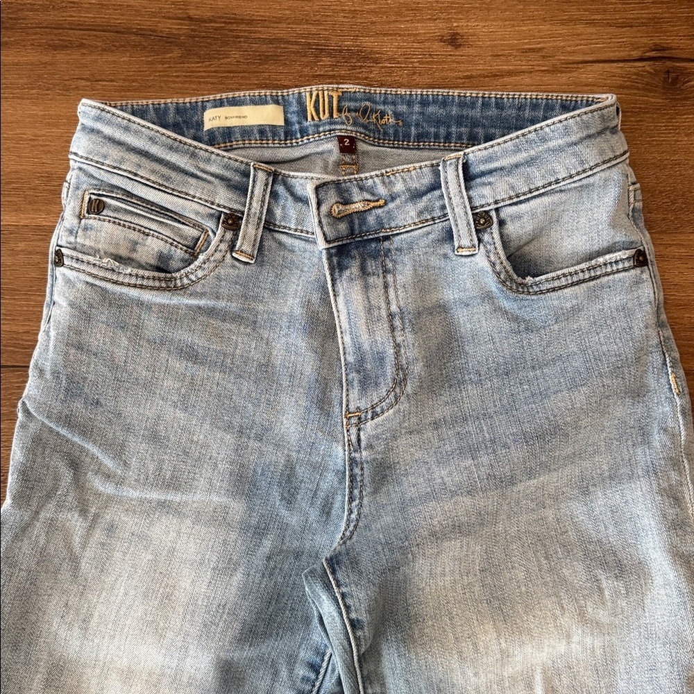Woman's Kut from the Kloth Katy Ripped Boyfriend Jeans. Size 2 - Picture 8 of 8